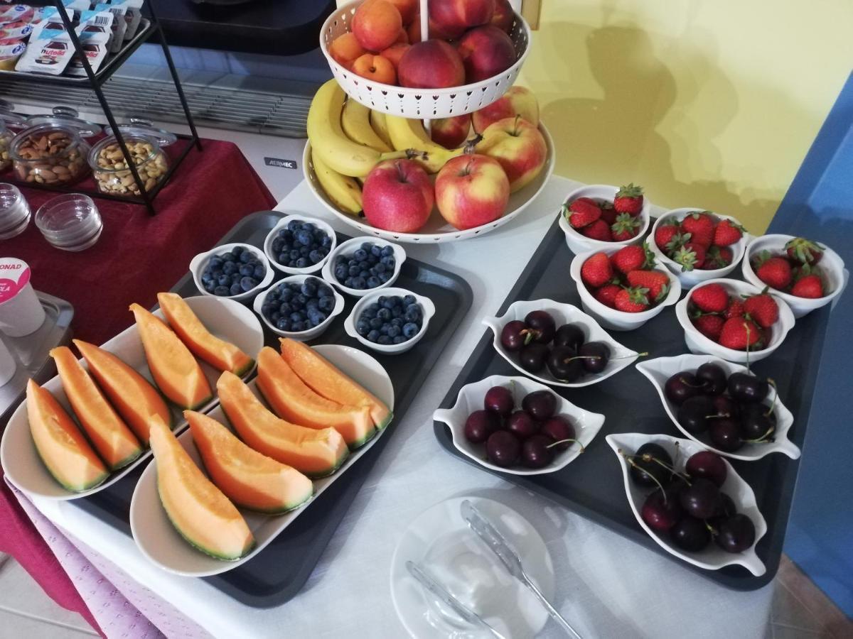 Il Giardino Delle Zagare Bed & Breakfast Фонди Екстериор снимка