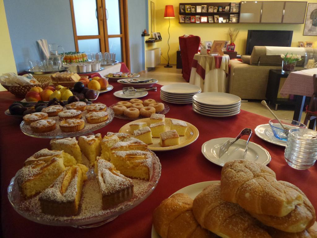 Il Giardino Delle Zagare Bed & Breakfast Фонди Екстериор снимка
