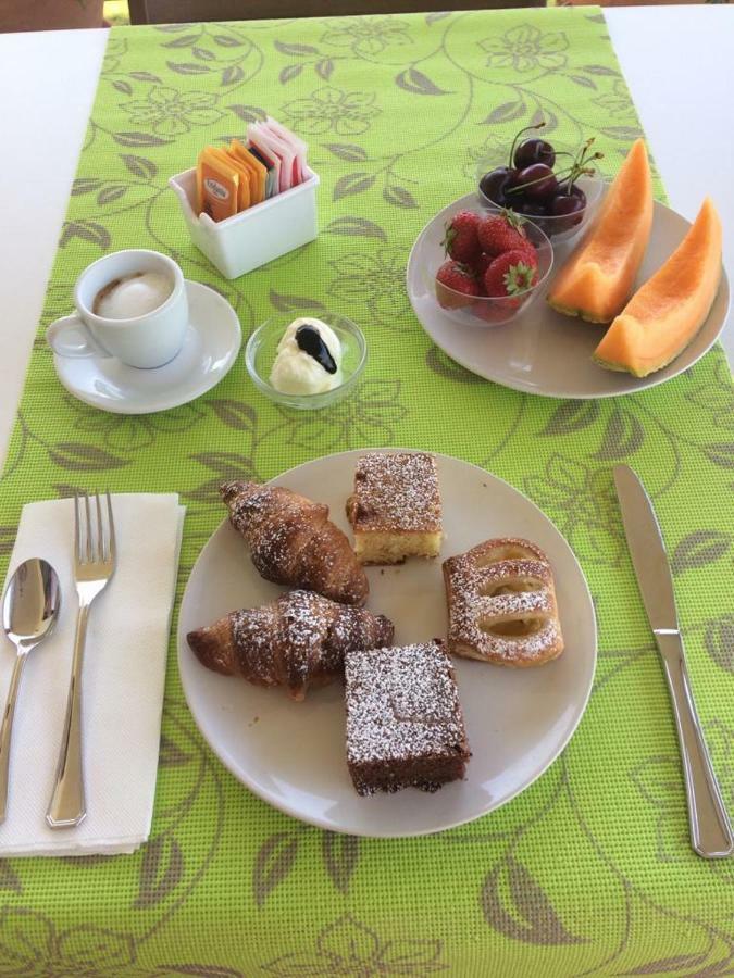 Il Giardino Delle Zagare Bed & Breakfast Фонди Екстериор снимка